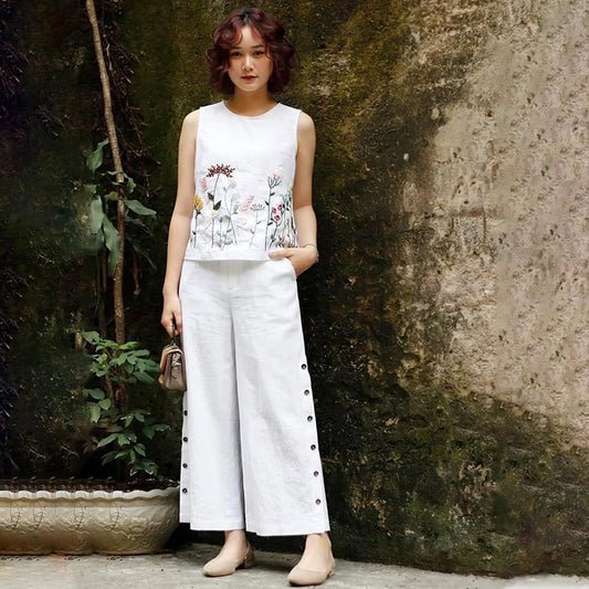 Linen set: Round neck, sleeveless, floral embroidered shirt with youthful button-down pants