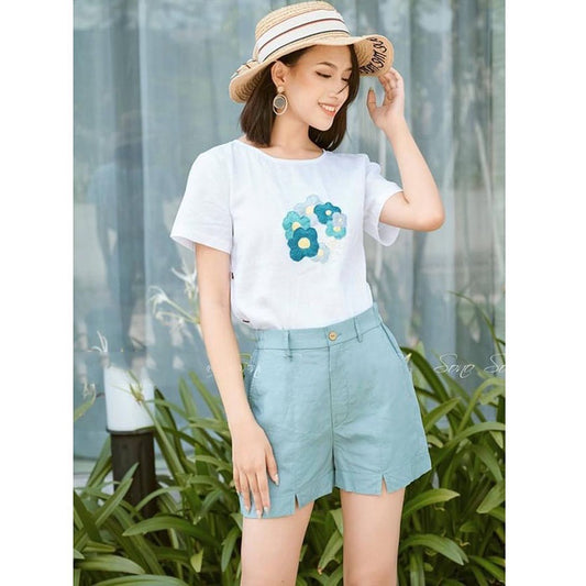 Linen short set with round neck embroidered flowers and youthful shorts
